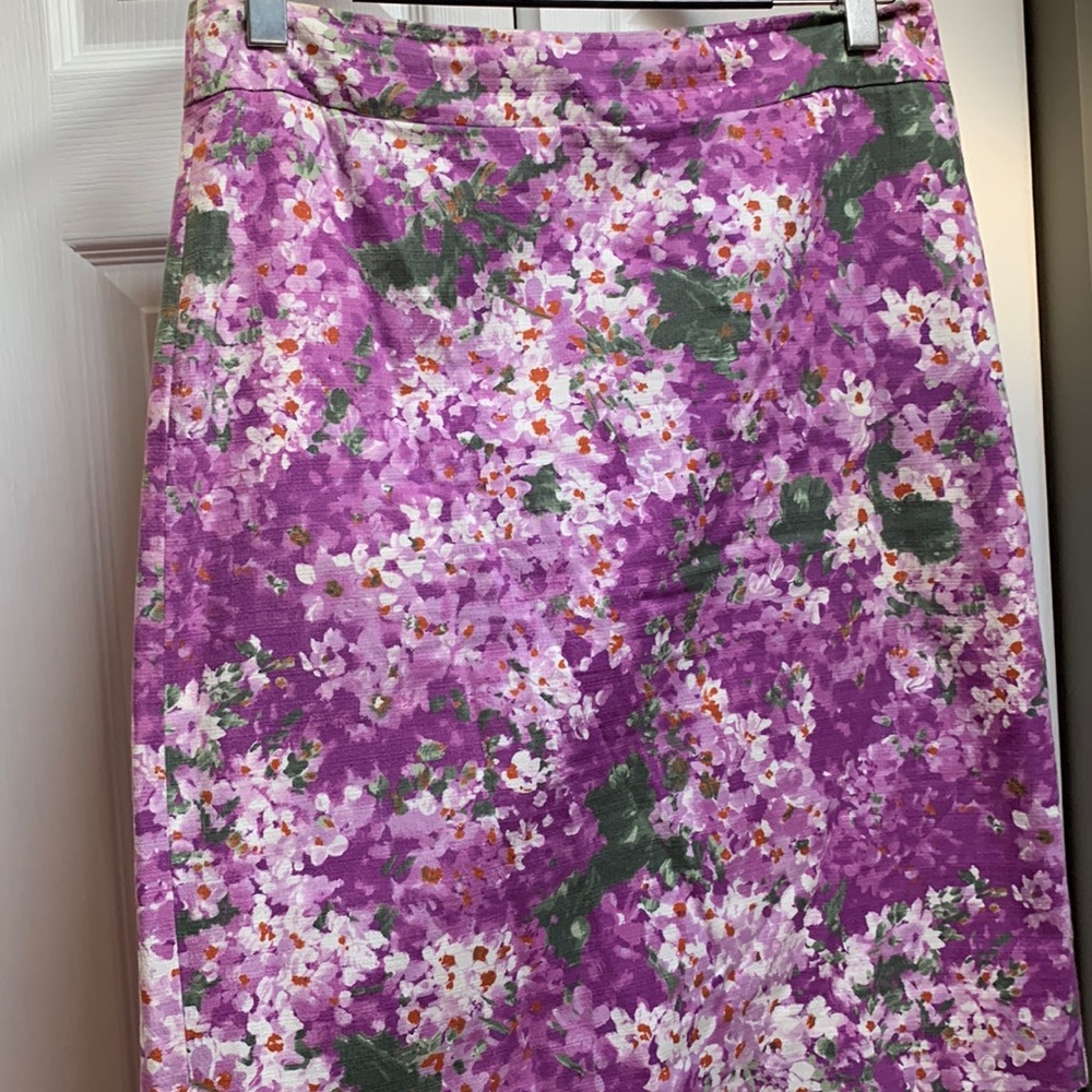JCrew pencil skirt 💜💚🤍